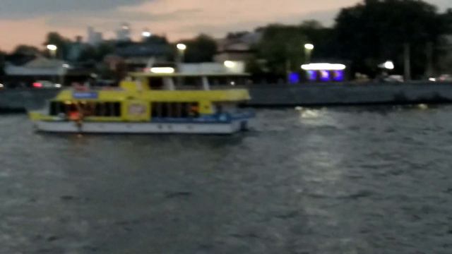 Развязка жёсткого столкновения двух судов на Москва реке 31.08.2018г. смотреть онлайн