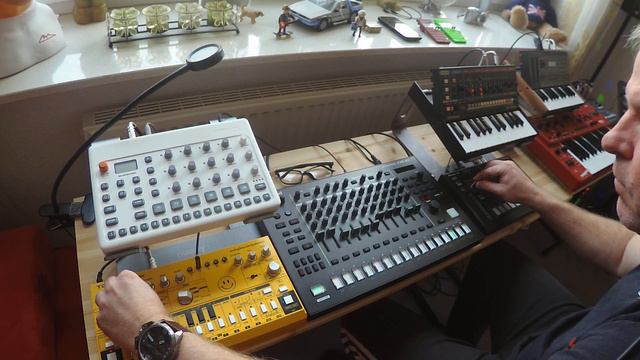 Happy 303 Day 2021 Live Acid House Jam (Behringer Td-03, Roland Ju-06a, D-05, Tr-8s, Toraiz As-1) смотреть онлайн