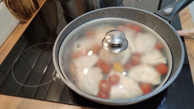 ?СОЧНАЯ грудка с томатами и лимонным соком?, учусь завязывать ГАЛСТУК- готовлюсь к 1 сентября... смотреть онлайн