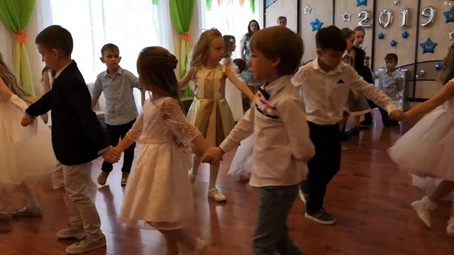 Подгот группа танец Прекрасное далеко