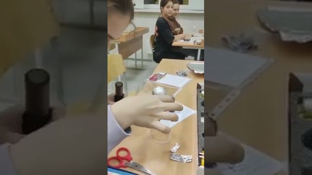 Сбор электроскопа. Часть 2 смотреть онлайн