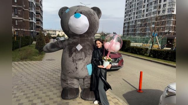 Мишка Тэди поздравляет в Анапе