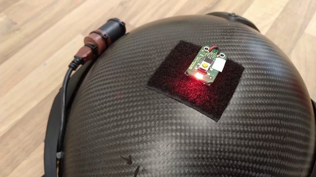 Tactical super lightweight Carbon Helmet with Torchlight, two switchable cooling Fans and Distress смотреть онлайн