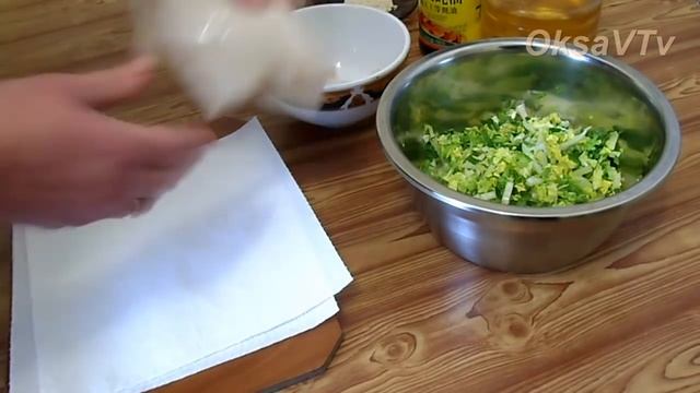 Салат из пекинской капусты с кальмарами. Salad of chinese cabbage with squid. смотреть онлайн
