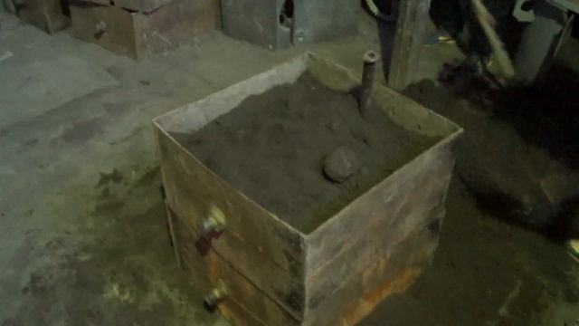 Ручная формовка в парных опоках по разъемной модели смотреть онлайн