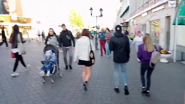 Деятельность уличных музыкантов на Баумана в Казани. Переход с одной локации игры на другую. смотреть онлайн