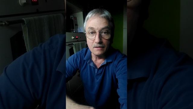 Крокодил-дил-дил плывёт, бегемот-мот-мот идёт...