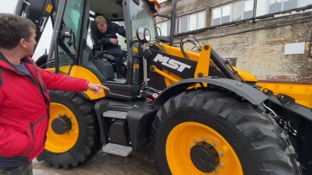 Экскаватор погрузчик MST 544 S смотреть онлайн