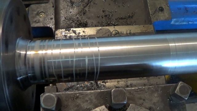 Токарная обработка и алмазное виглаживание вала смотреть онлайн