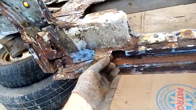 Разбор фольксваген Т4. Ступенька пол сдвижной двери. смотреть онлайн