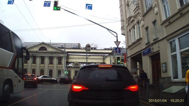 ДТП на пересечении Волхонки и Ленивки (Москва) смотреть онлайн