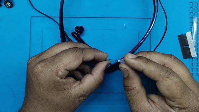 Samsung Level U Wireless Earphone Low Sound Fix | By Cleaning Earbud Holes смотреть онлайн