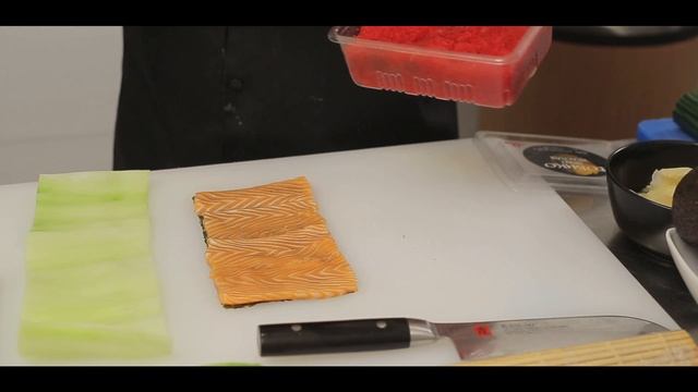 Мастер класс от CafeCalifornia. Фирменный ролл с лососем. смотреть онлайн