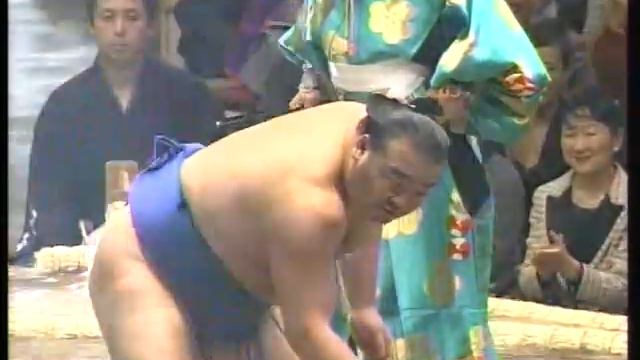 Tokyo Day1 10-Jan-2010 Takamisakari Vs. Mōkonami 高見盛 Vs. 猛虎浪 Hatsu Basho