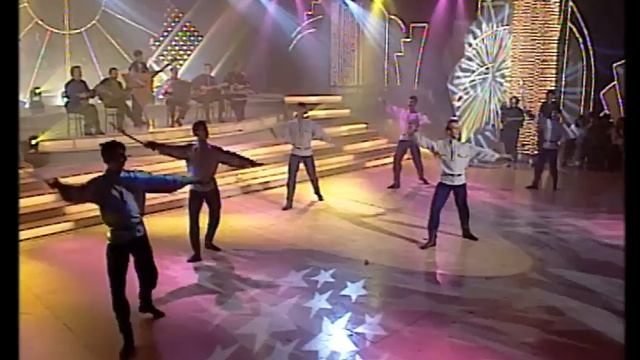 Estrellas de San Petersburgo "Bailes Cosacos" смотреть онлайн