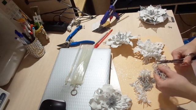 DIY?Модные Новогодние украшения- ПУАНСЕТИЯ из фоамирана  ЕЛКА на ножке.