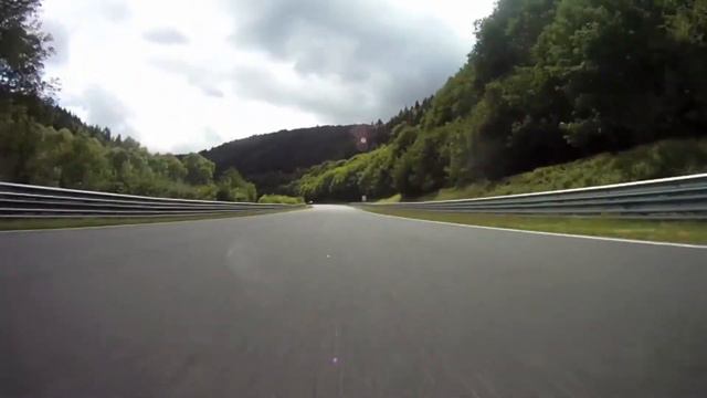 Real Life Vs Gran Turismo 4 "SLR McLaren Comparison" смотреть онлайн