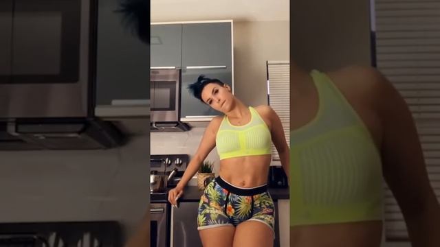 Zahra Elise IG LIVE