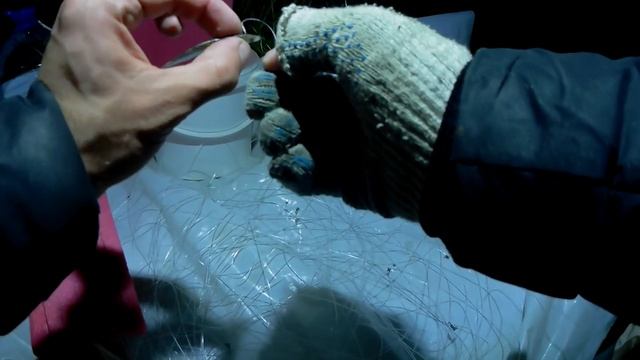 Ночная рыбалка осенью на резинку на реке Волга смотреть онлайн