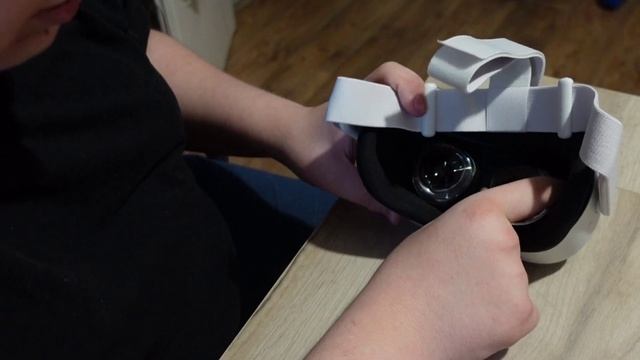 Шлем виртуальной реальности Oculus Quest 2 - 128 GB с Amazon. Распаковка посылки. смотреть онлайн