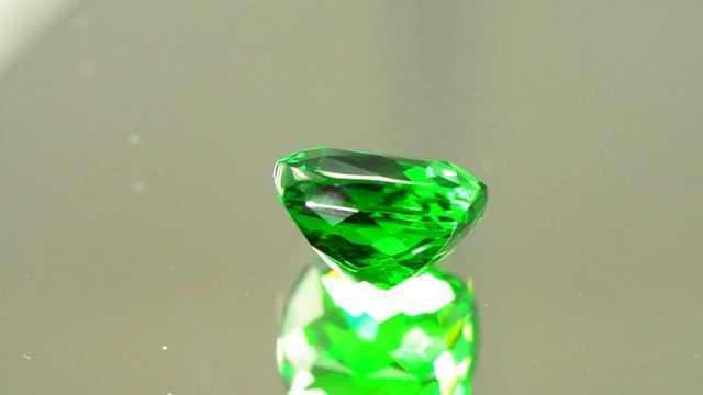 Tsavorite Garnet 4.17cts смотреть онлайн