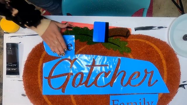 Craftmas Season 3 Episode 3 : Using Vinyl as a Stencil to Paint a Rug смотреть онлайн