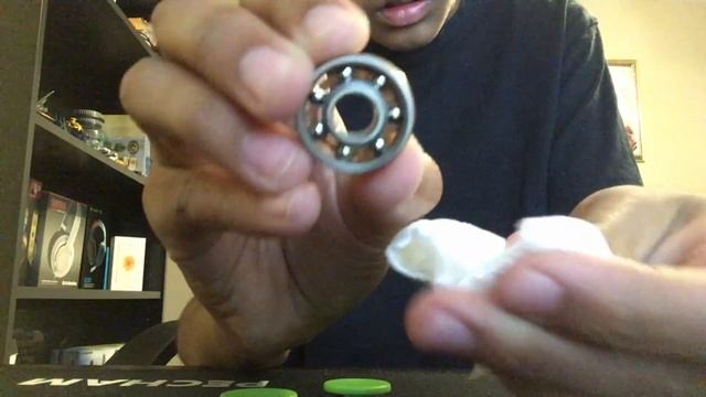 HOW TO MAKE YOUR FIDGET SPINNER SPIN FASTER *WITHOUT* ALCOHOL! смотреть онлайн