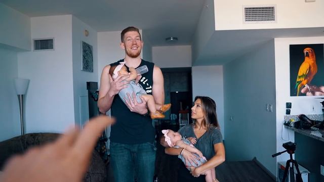 UPDATE: 7ft TALL GUY & 4ft TALL GIRL HAVE TWIN BABIES! смотреть онлайн