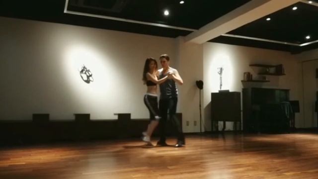 Fabián Irusquibelar / Arisa Cerqueiro en Tango Rex - Tokyo 2022 "Watashi" (Dance) смотреть онлайн