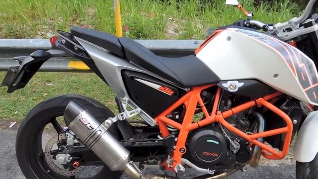 KTM Duke 690 with SC-Project Exhaust and Custom Link Pipe смотреть онлайн