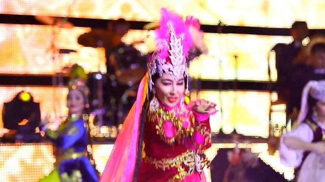 QURBON O’LAM Hulkar Abdullaeva/КУРБОН УЛАМ Хулкар Абдуллаева Koncert version2016 смотреть онлайн