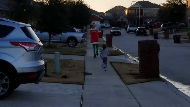 The Grinch steals Christmas presents from Kids смотреть онлайн