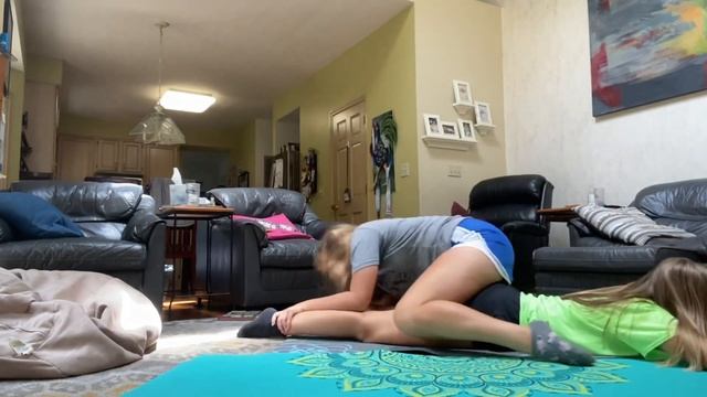 hard yoga challenge! // sophie смотреть онлайн