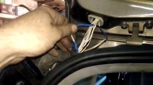 Ремонт проводки в изгибах крышки багажника Шкоды Ети