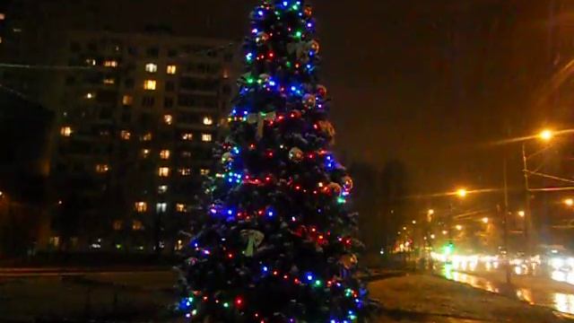 Новогодняя елка на улице. Москва...Christmas tree....Moscow смотреть онлайн