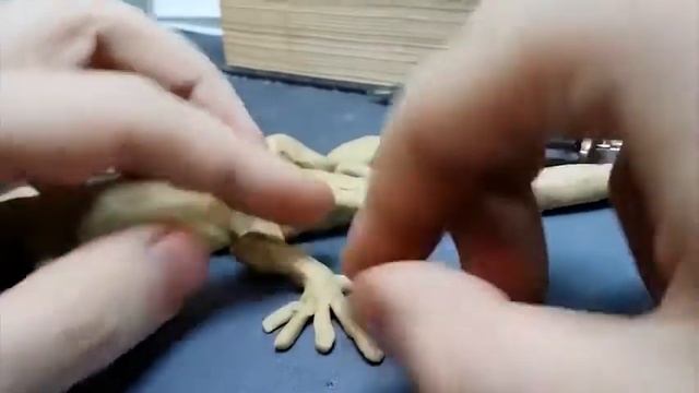 Быстрая лепка из пластилина ящерицы. Пластилиновая фигурка. Уроки лепки. Как лепить. Лепка животных смотреть онлайн