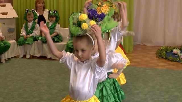 Утренник моей дочери в садике)8 марта