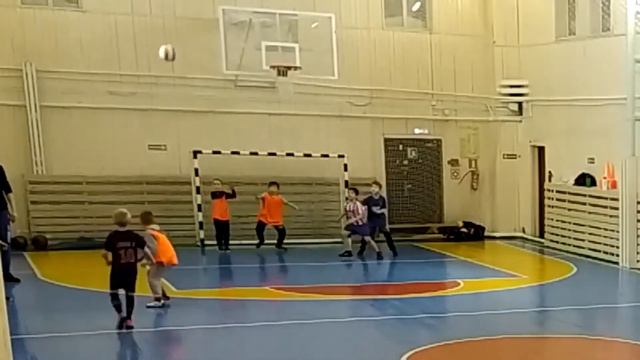 Обзор шестьдесят второй игры. 7 голов и 2 голевые передачи. Победа 10:7. Продолж. игры - 40 минут. смотреть онлайн
