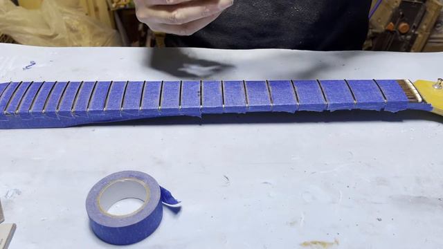 Refretting a Fender Squier Stratocaster смотреть онлайн