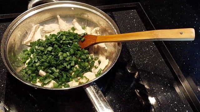 Пилешки жулиени с едамаме, кълнове от боб мунг и сметана- рецепта в описание смотреть онлайн