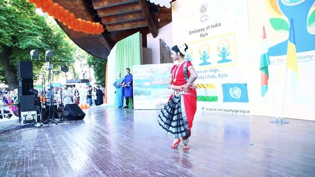 Танец с далекой Индии фестиваль йоги в Киеве, Киеве Мариинский парк, Посол Индии в Украине смотреть онлайн