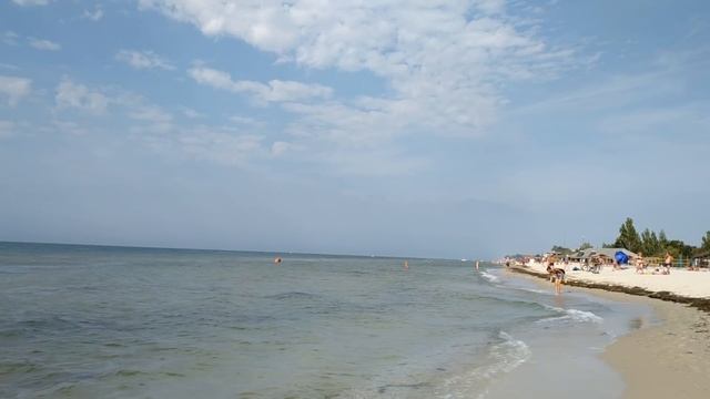 Пляж возле  о.Джарылгач в Лазурном