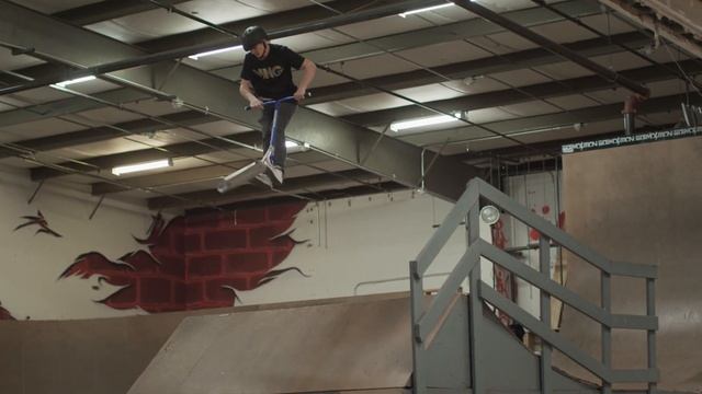 Mongoose RISE 110 Team Freestyle Scooter смотреть онлайн