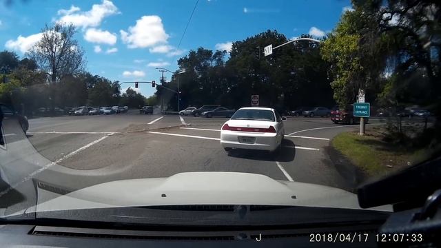 CA LIC# 5MXJ064 - Reckless driver tries to cause accident смотреть онлайн