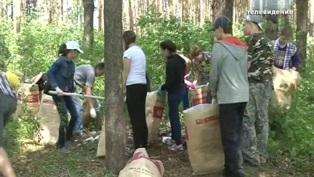 Бросая мусор... смотреть онлайн