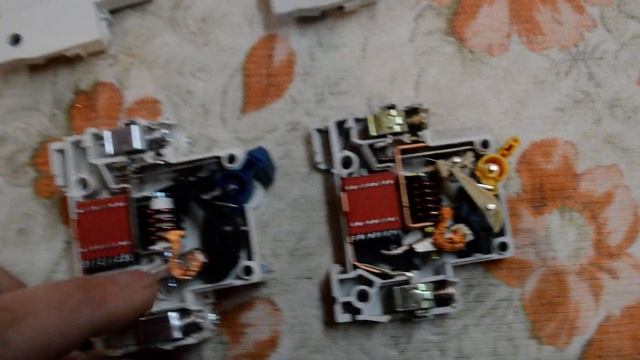 Сравнение устройства автоматов защиты переменного и постоянного тока. AC Vs DC Circuit Breakers.