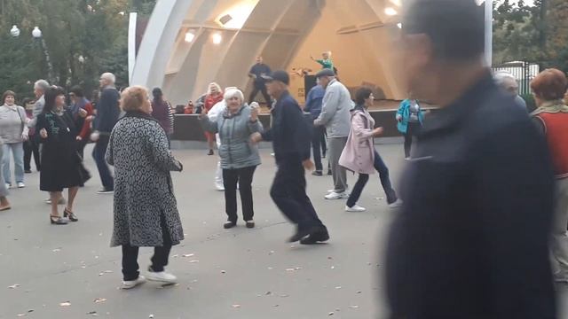 Теща,дай на машину!!!Народные танцы,парк Горького,Харьков!!! смотреть онлайн