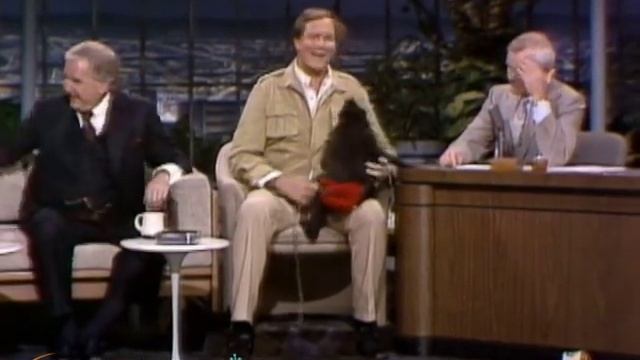 Johnny Gets Punched By A Baboon with Jim Fowler - Carson Tonight Show смотреть онлайн