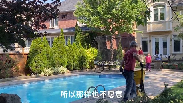 八十多岁的老人和善担心猴哥高空修树，总给送水还要帮干活好感动😹 смотреть онлайн