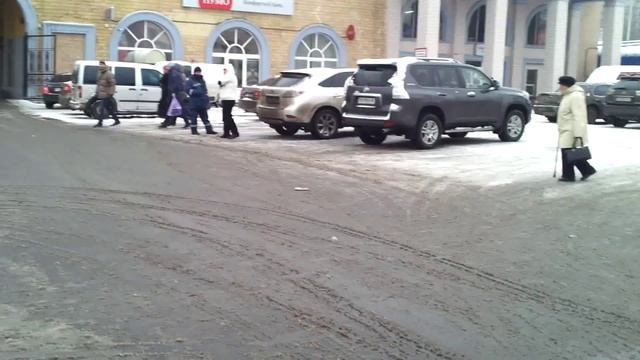 Почему парковка на Крытом рынке в Донецке бесплатна смотреть онлайн